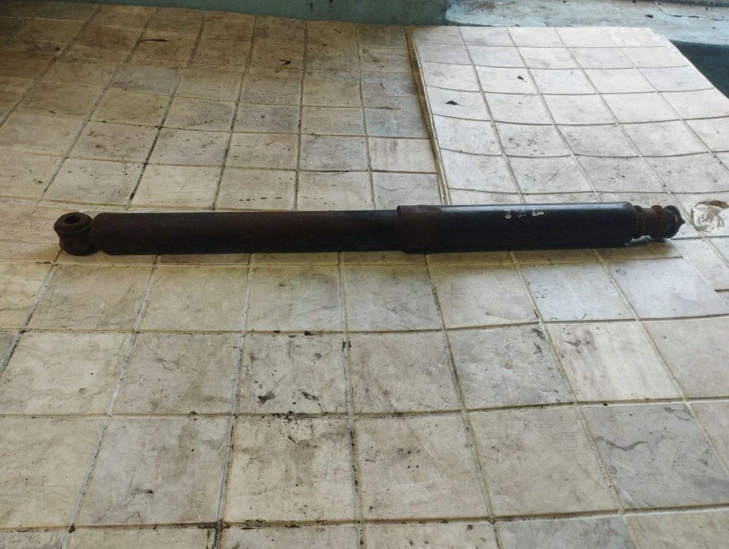 Rear shock absorber/damper – Toyota RAV 4 (XA20) (2000-2005)