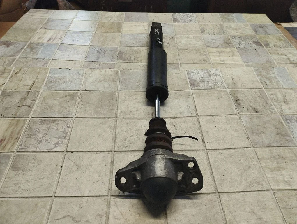 Rear shock absorber/damper – Skoda Octavia Mk2 (1Z) (2004-2013)