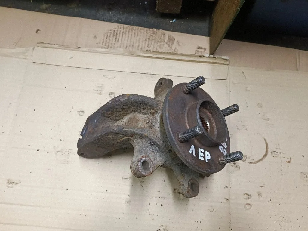 Front wheel hub – Ford Focus C-MAX (2003-2010)