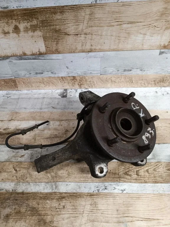 Front wheel hub 04743147AB