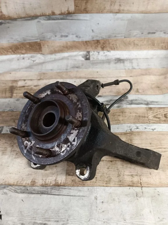 Front wheel hub 04743146AB