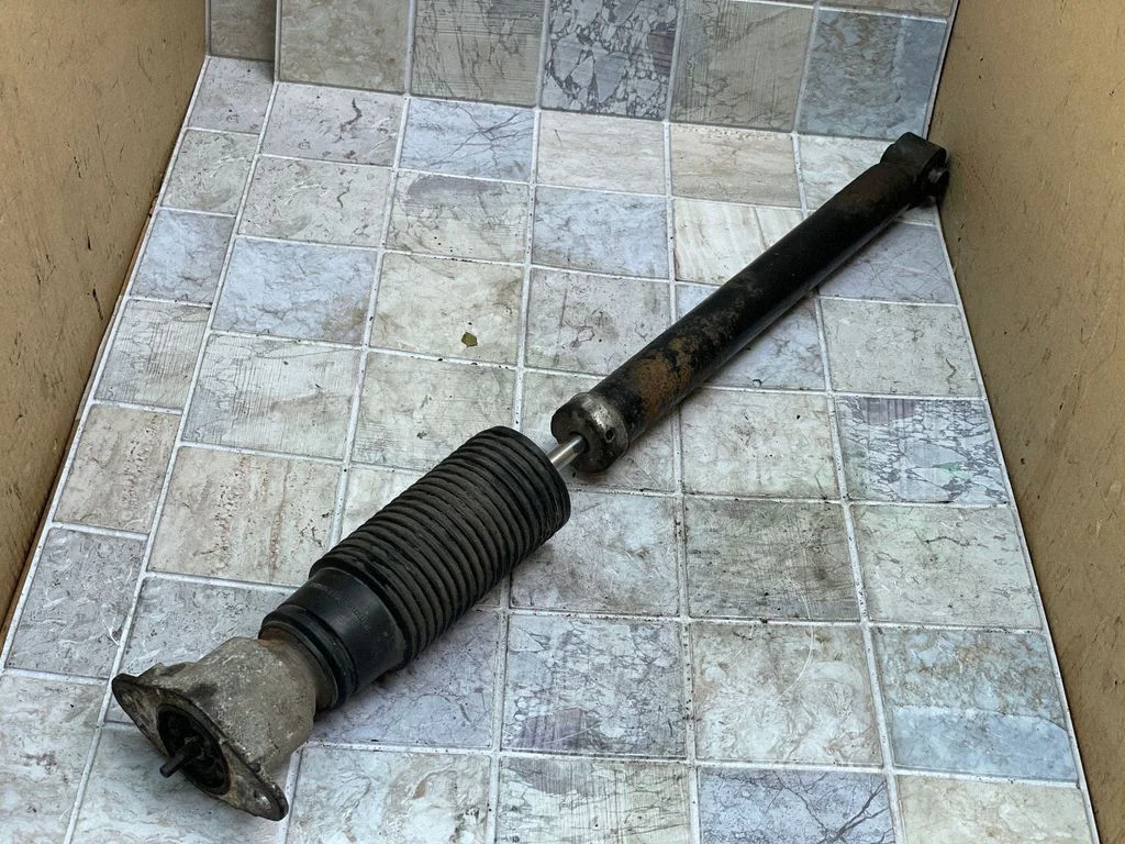 Rear shock absorber/damper – rear right