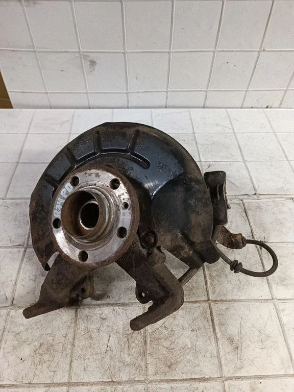 Front wheel hub – front right