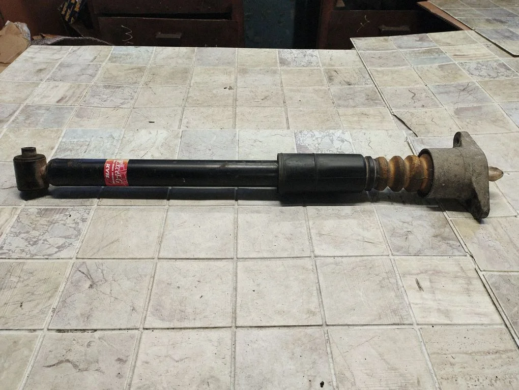 Aizmugurējais amortizators 343281