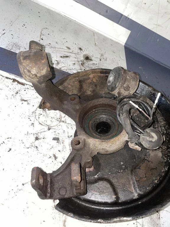 Rear wheel hub – rear right