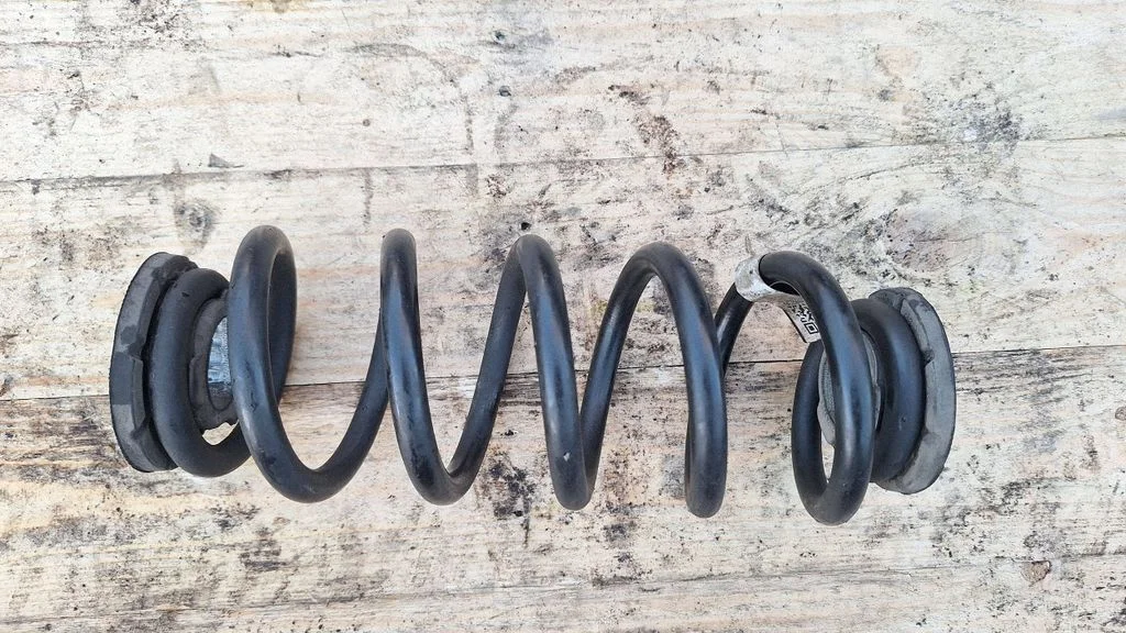 Rear coil spring 13366736