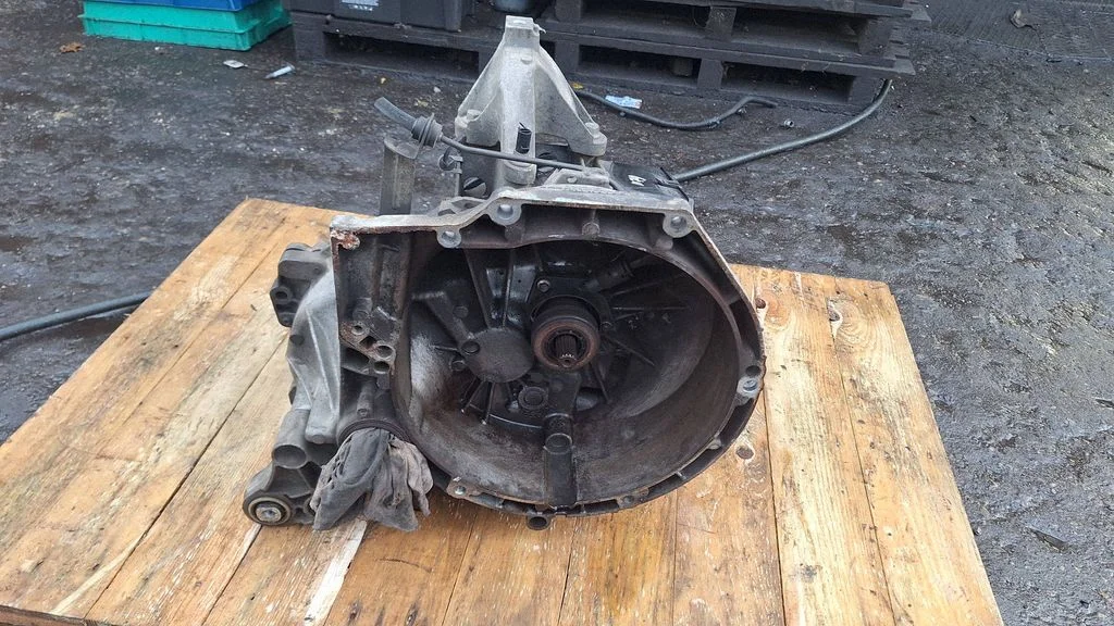 Manual 5 speed gearbox CV6R7002BBD
