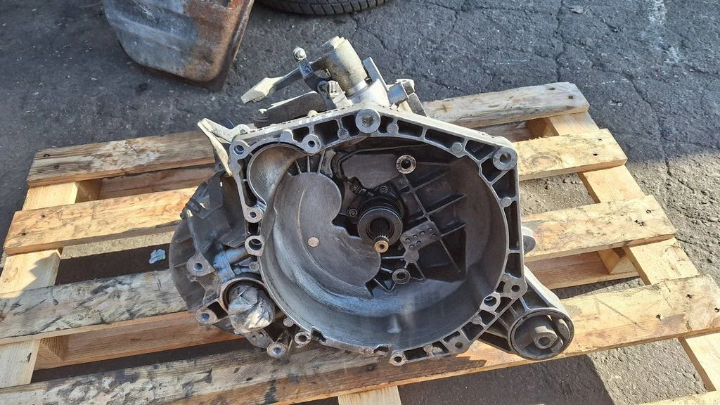 Manual 5 speed gearbox