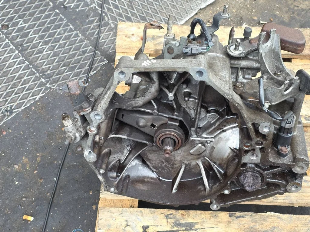 Manual 5 speed gearbox