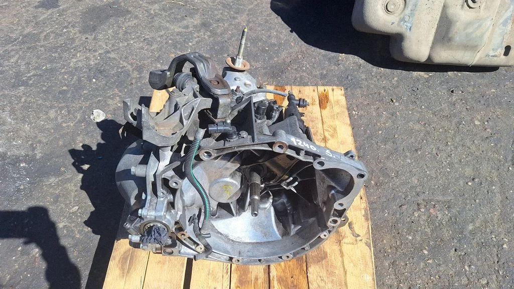 Manual 5 speed gearbox