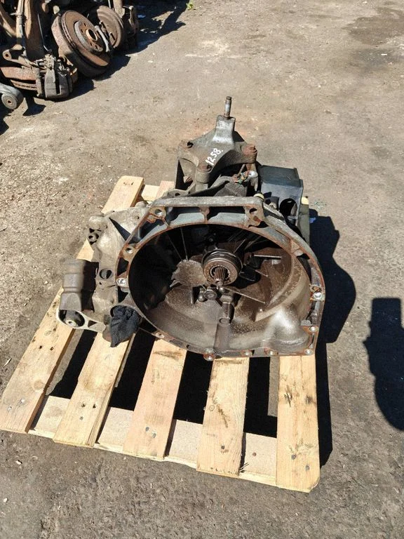 Manual 5 speed gearbox 2S6R7002MA