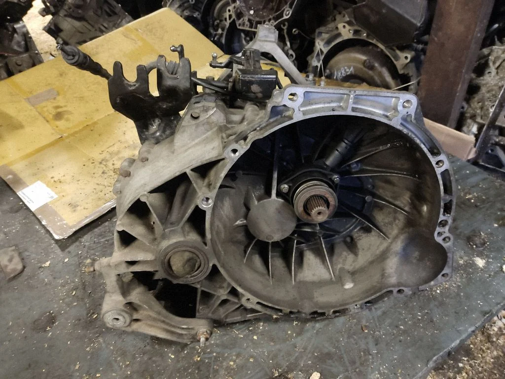 Manual 5 speed gearbox 6M5R7002ZB