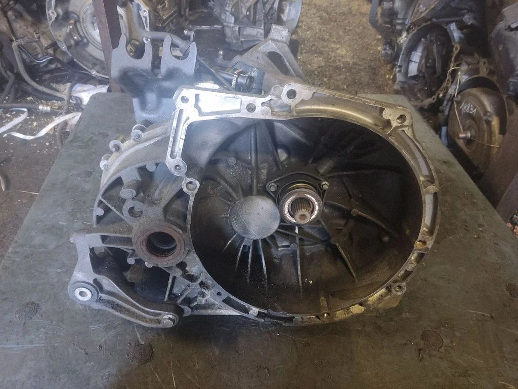 Manual 5 speed gearbox 3M5R7002YD