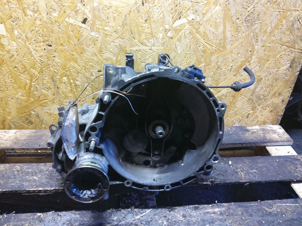 Manual 5 speed gearbox 002301107T