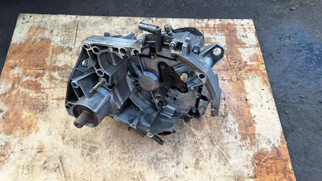 Manual 5 speed gearbox