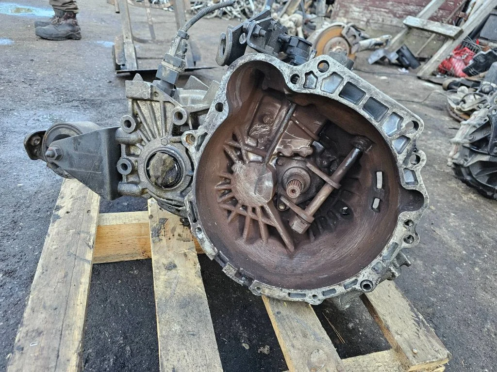 Manual 5 speed gearbox J22073