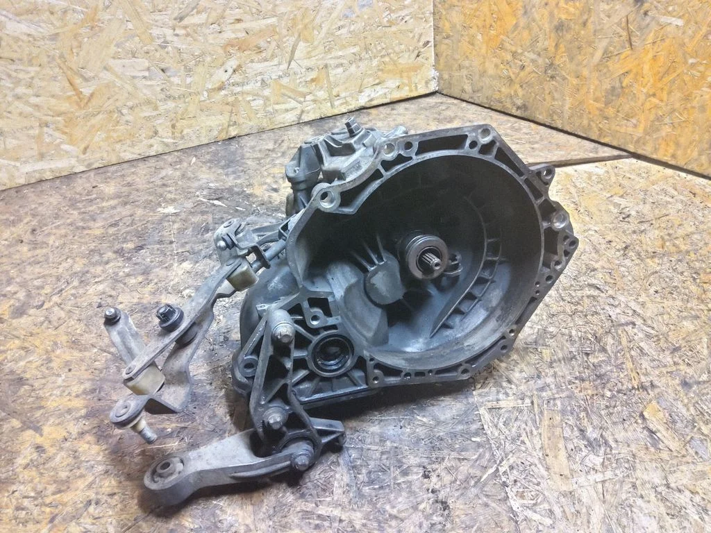 Manual 5 speed gearbox R90400209