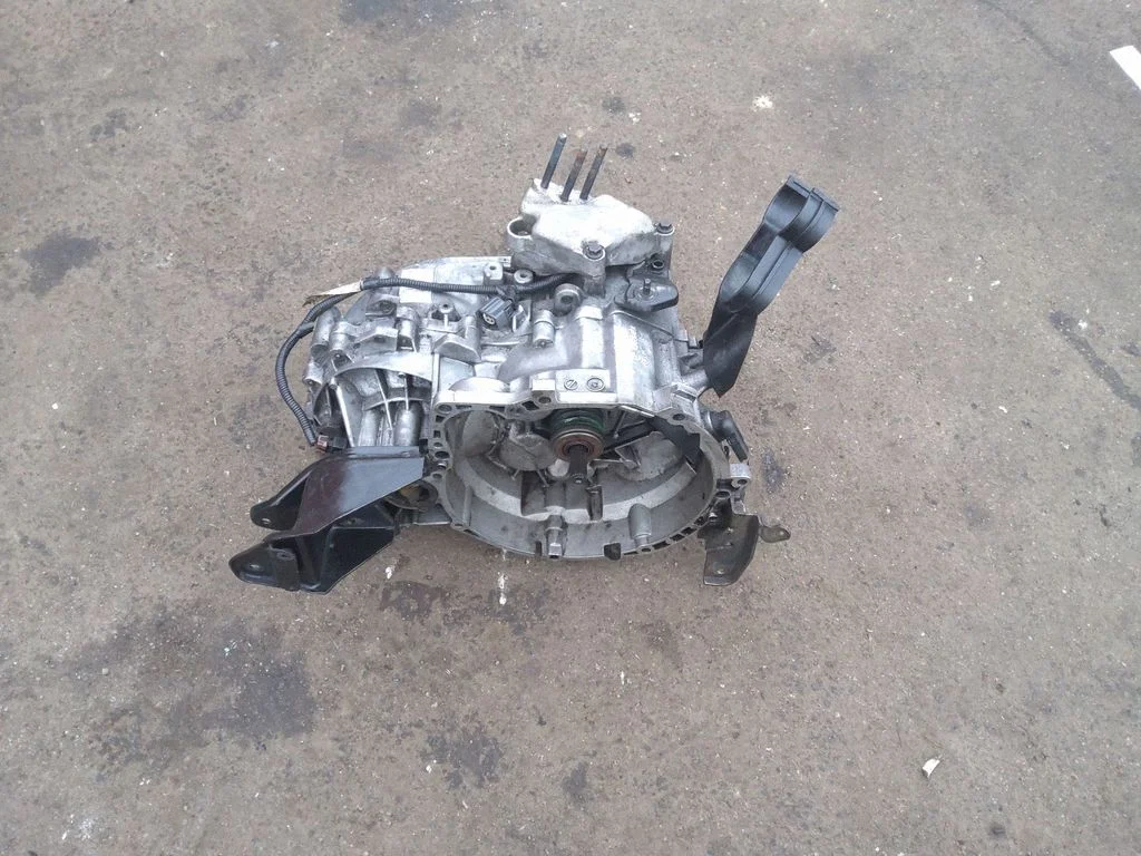 Manual 5 speed gearbox 1023825