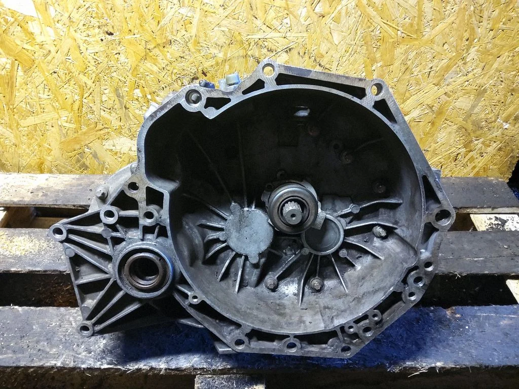 Manual 5 speed gearbox 5495775