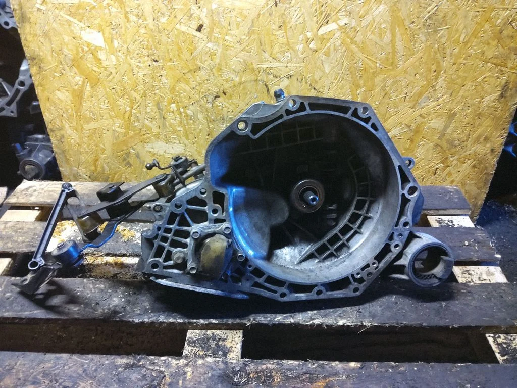 Manual 5 speed gearbox 90523582