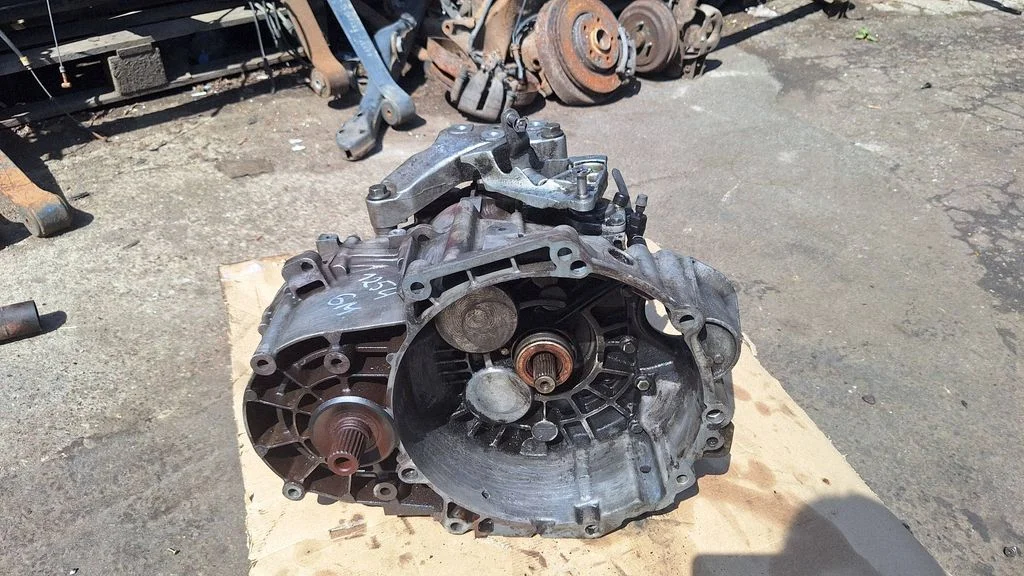 Manual 6 speed gearbox
