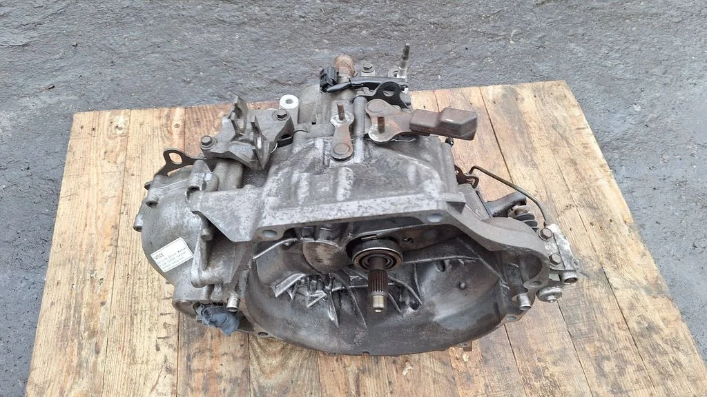 Manual 6 speed gearbox
