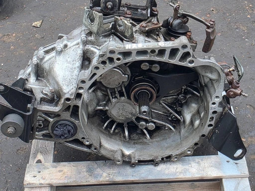 Manual 6 speed gearbox – Toyota Avensis T250 (2003-2006)