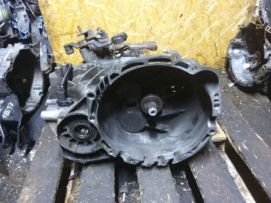 Manual 6 speed gearbox M5GF2