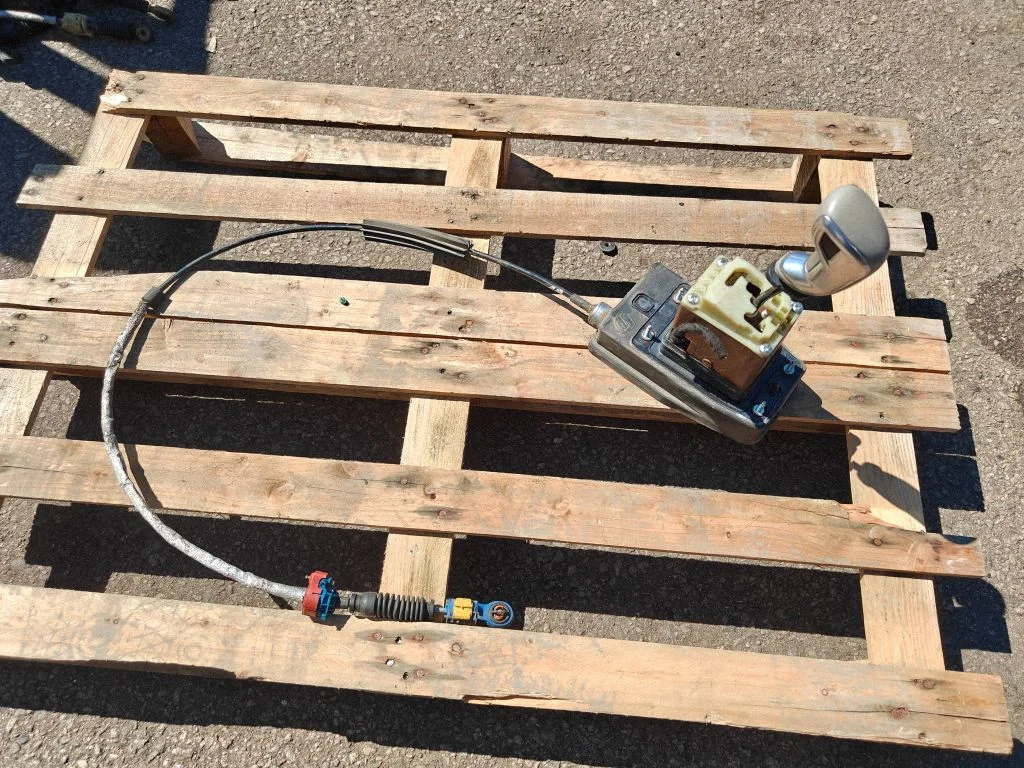 Gear selector mechanism AM6DW10