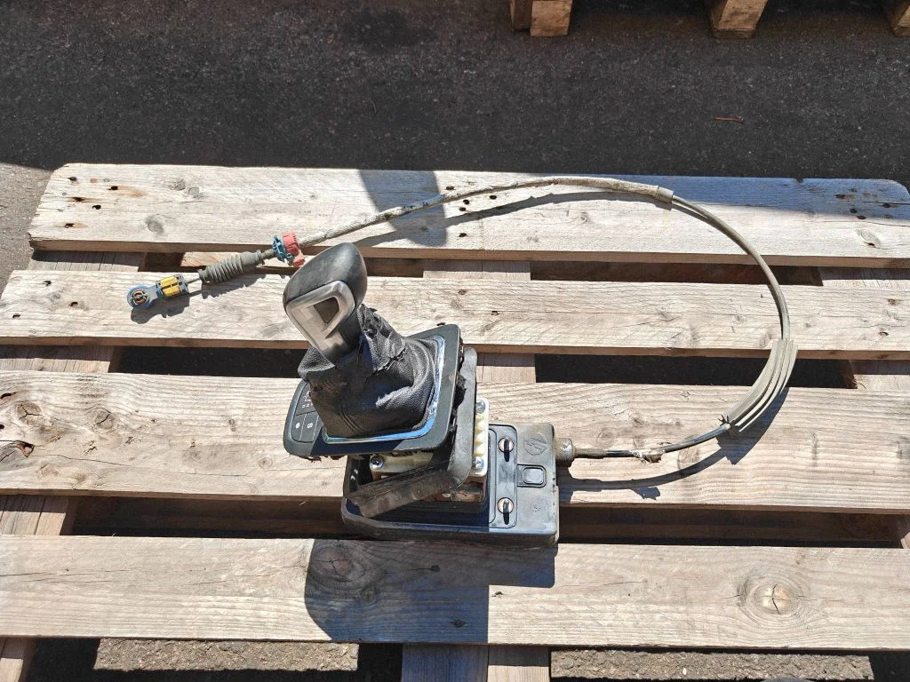 Gear selector mechanism 9681617780