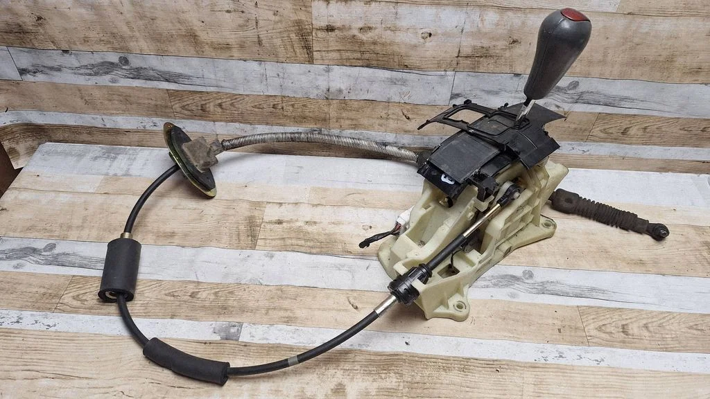 Gear selector mechanism 467003LXXX