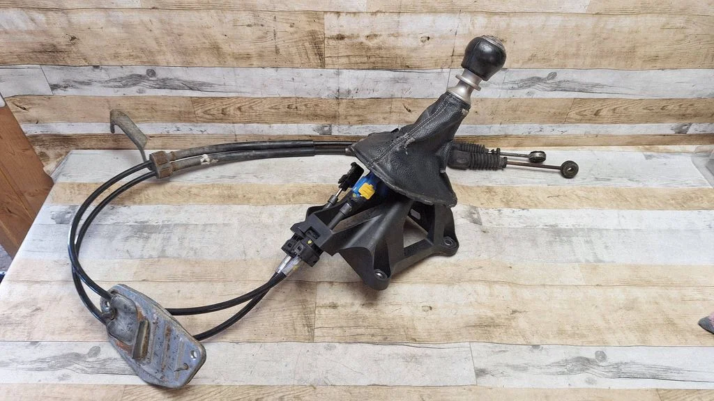 Gear selector mechanism – Toyota Auris 150 (2006-2012)