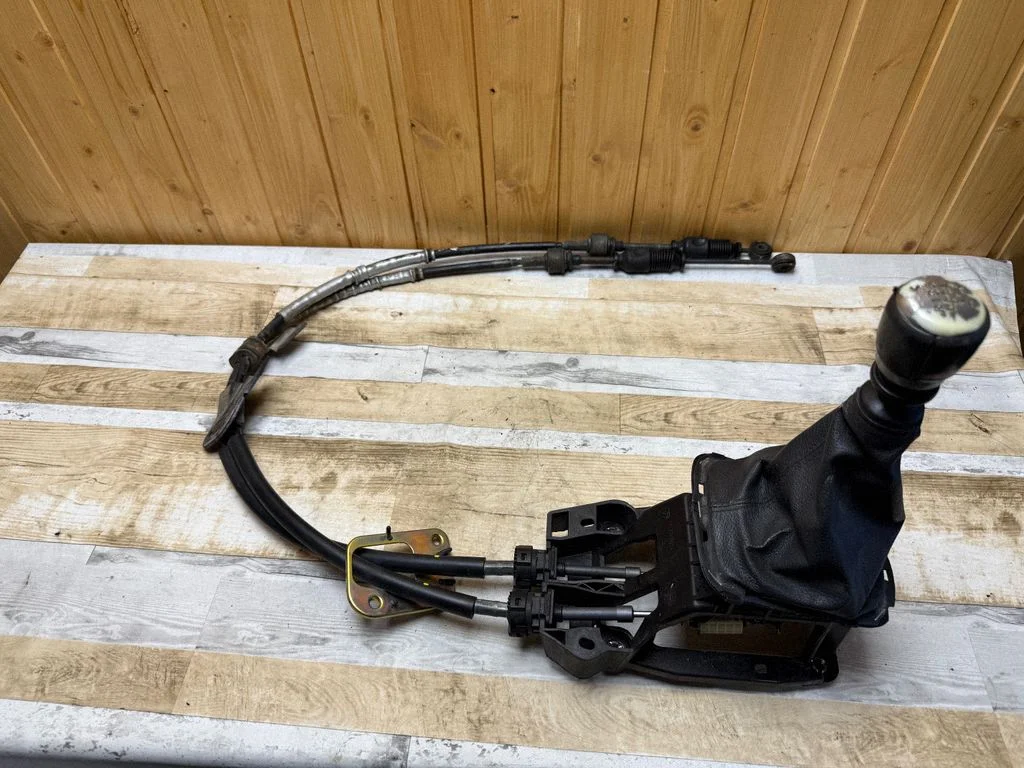 Gear selector mechanism 004855AA
