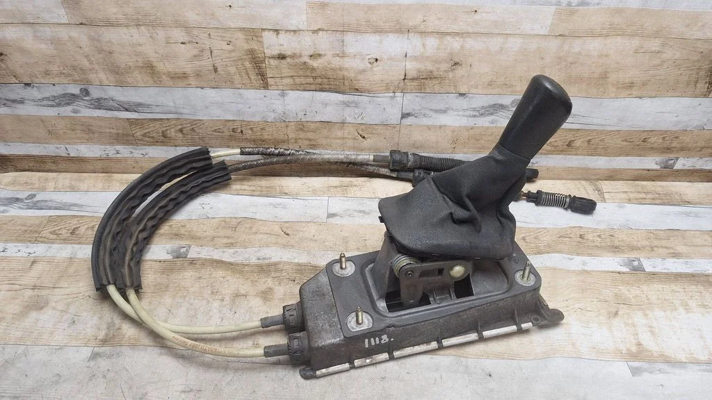 Gear selector mechanism 1J0711611A