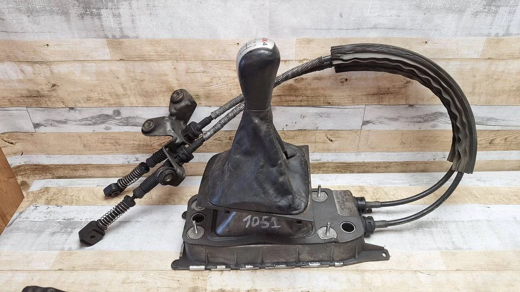 Gear selector mechanism 1K0711061B