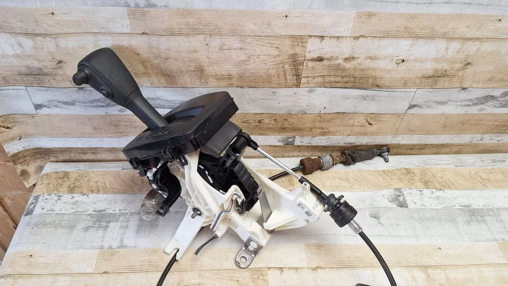 Gear selector mechanism LM0A810