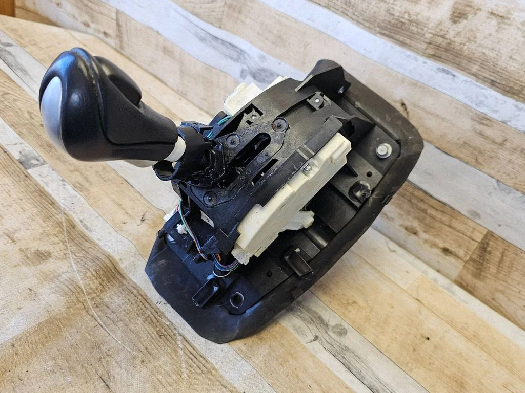 Gear selector mechanism 75C581