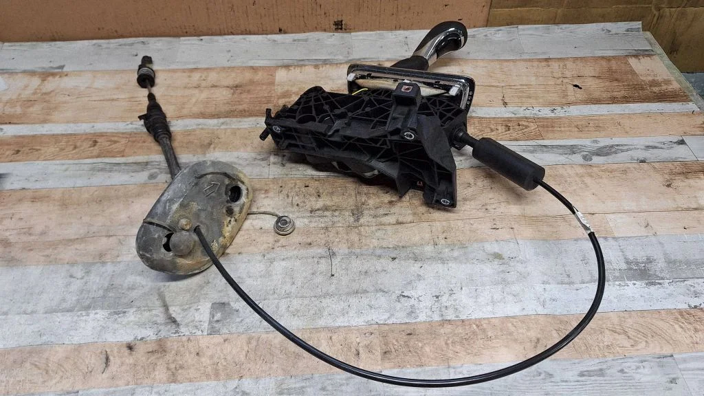 Gear selector mechanism 13595922