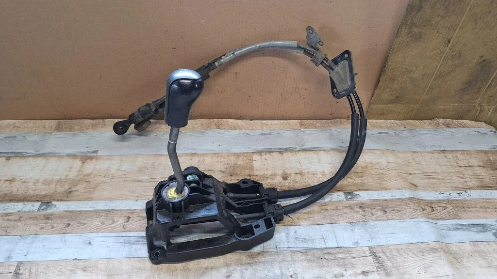 Gear selector mechanism