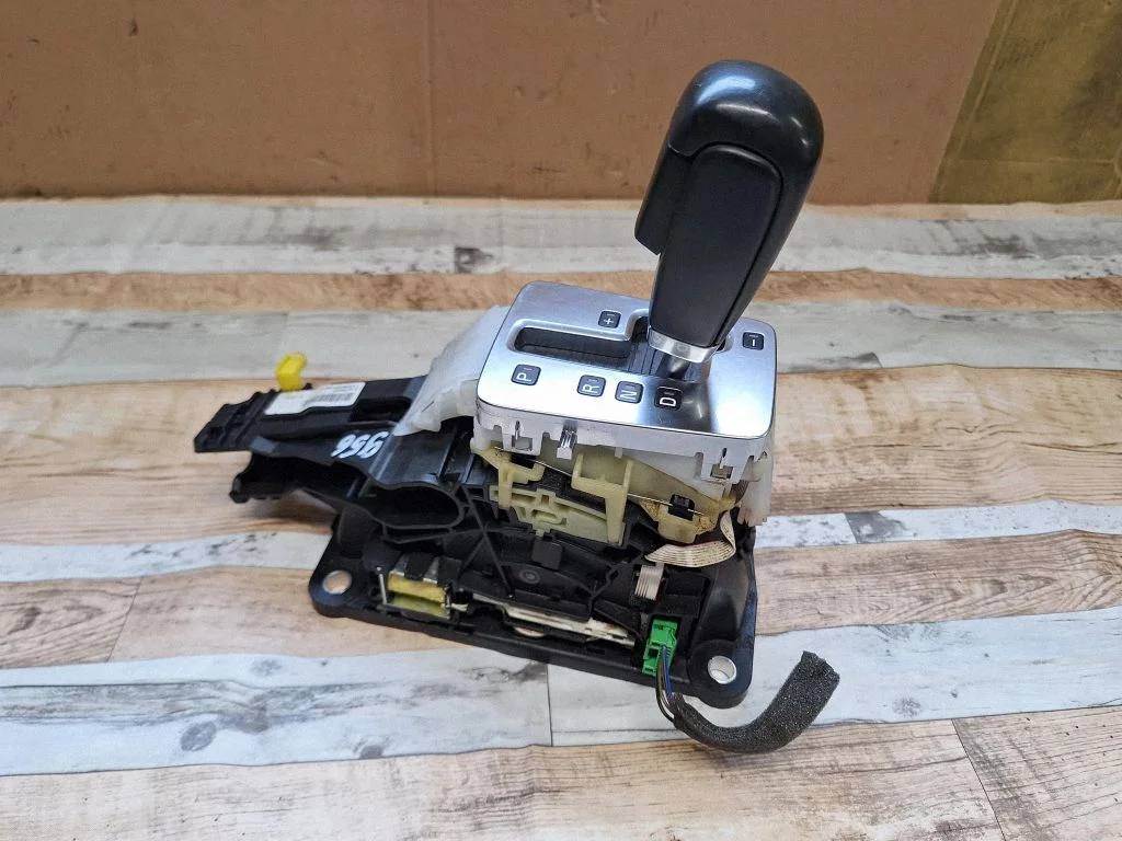 Gear selector mechanism 30759121