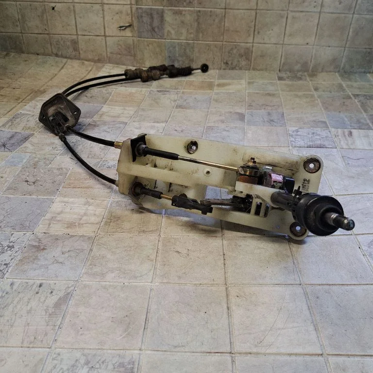 Gear selector mechanism – Nissan X-Trail T30 (2001-2007)