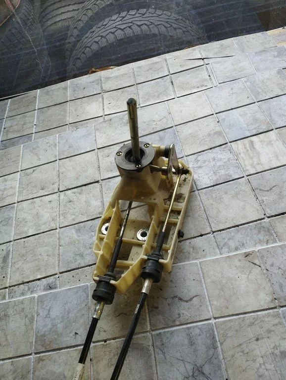 Mechanizm zmiany biegów (kulisa) 9143964