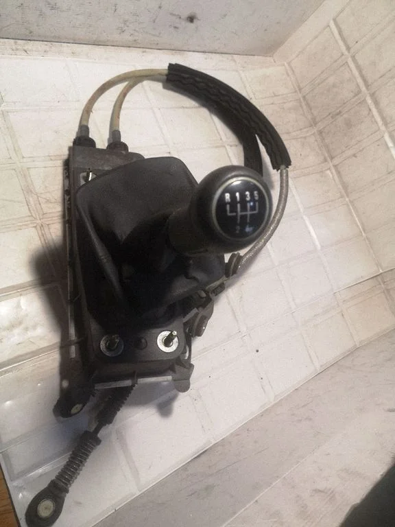 Gear selector mechanism – Volkswagen Polo (2002-2005)