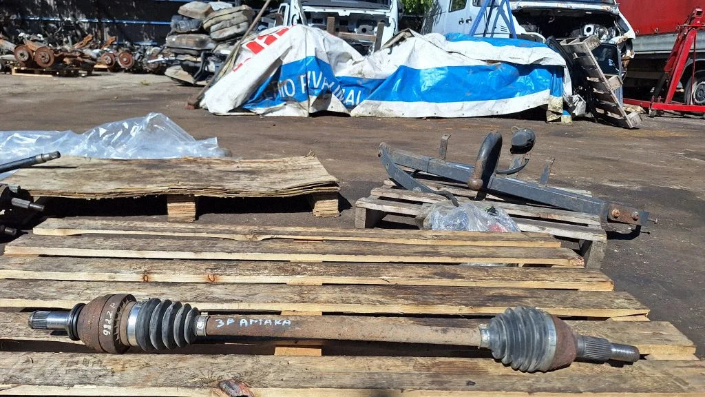 Rear driveshaft – rear right
