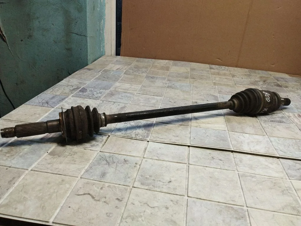 Rear driveshaft – rear left