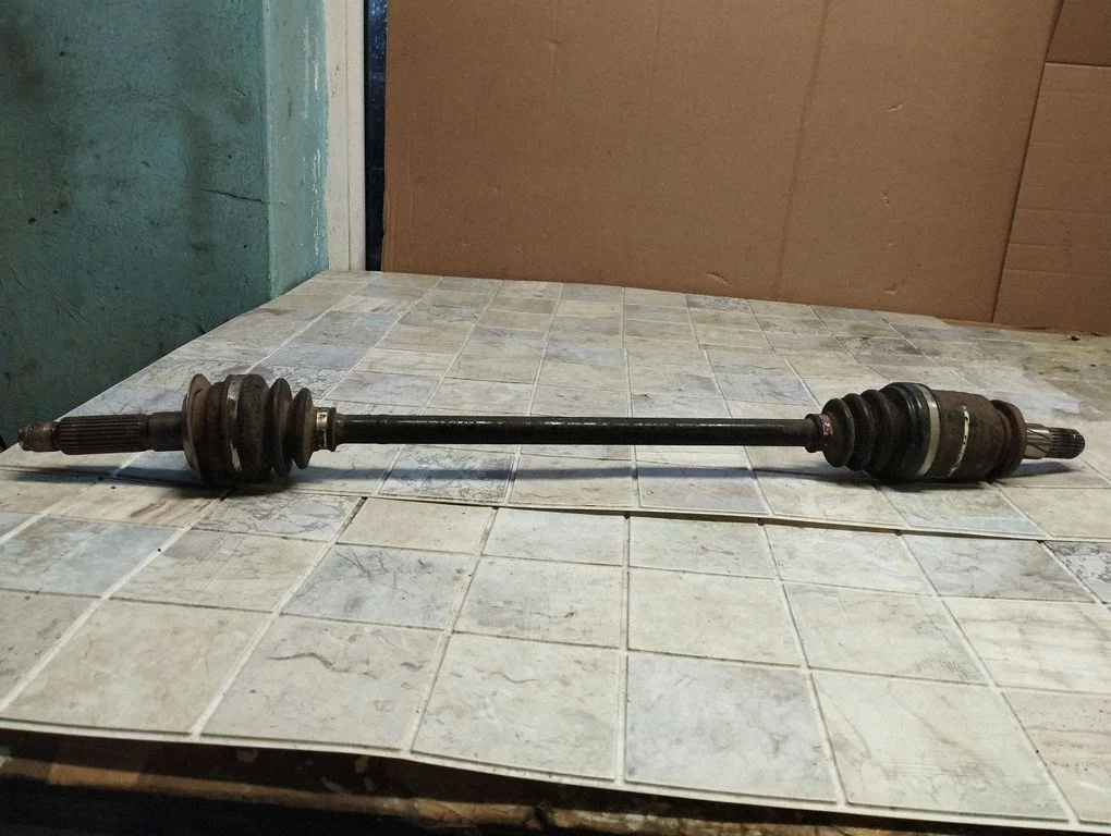 Rear driveshaft – rear right