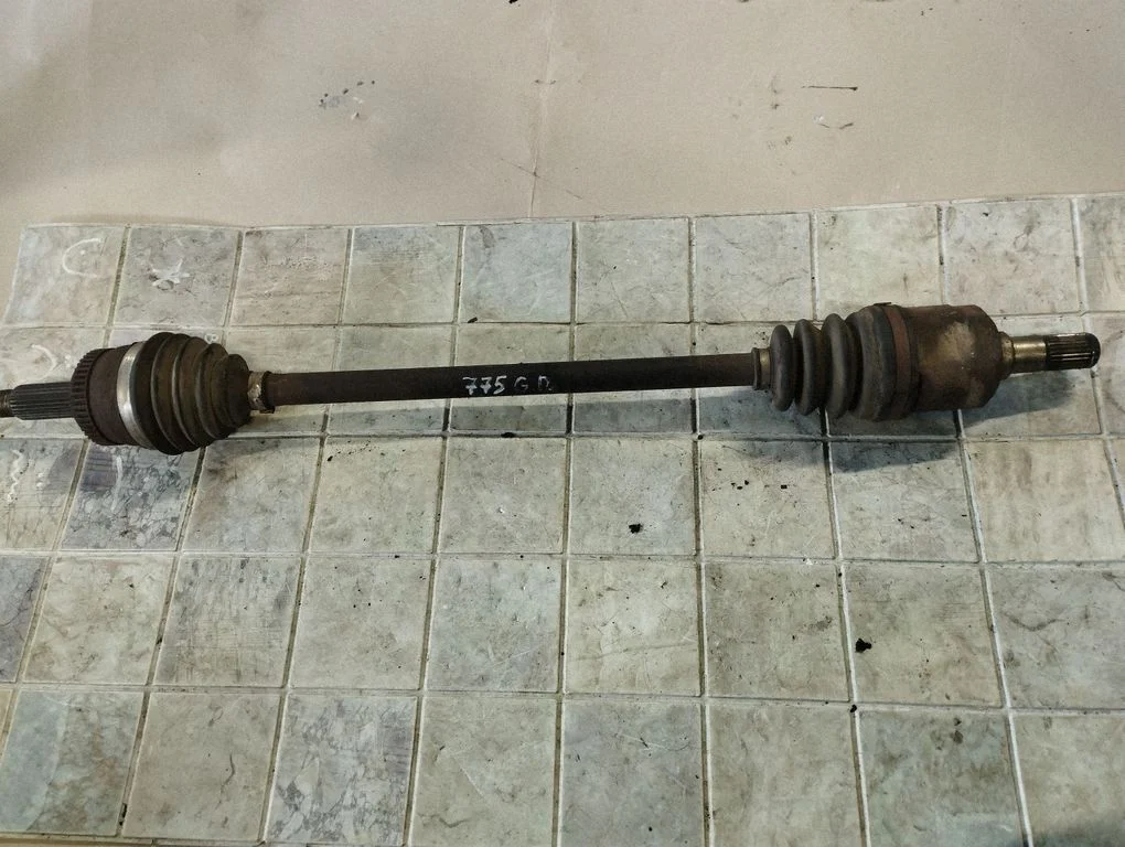Rear driveshaft – rear right