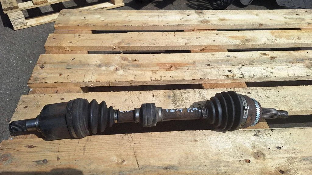 Front driveshaft – front left