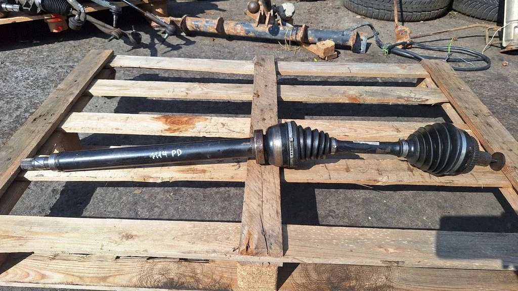Front driveshaft T031204