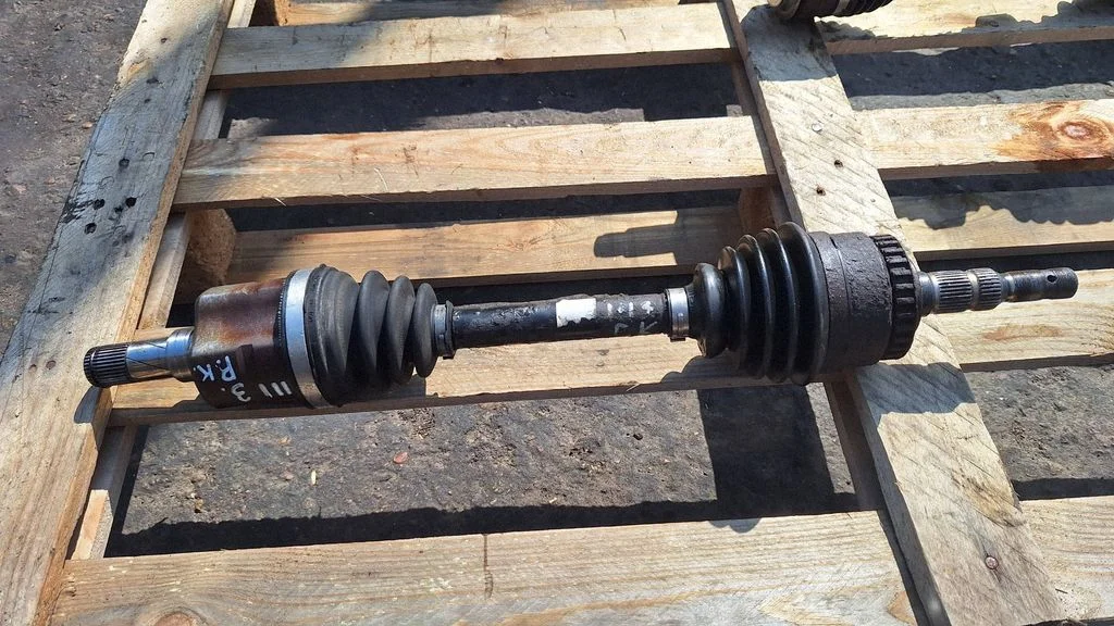 Front driveshaft – front left